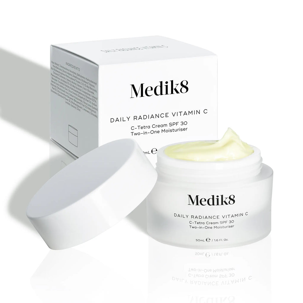 Daily Radiance Vitamin C burk med öppet lock och kartong i bakgrunden.