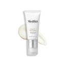Medik8 Eyelift Peptides i en vit tub med gel bakom.