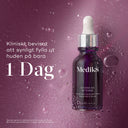 Medik8 Hydr8 B5 Intense serum i en mörklila glasflaska med pipett, placerad mot en lila bakgrund med vattendroppar. Vit text på bilden framhäver produktens kliniskt bevisade återfuktande effekt på en dag.