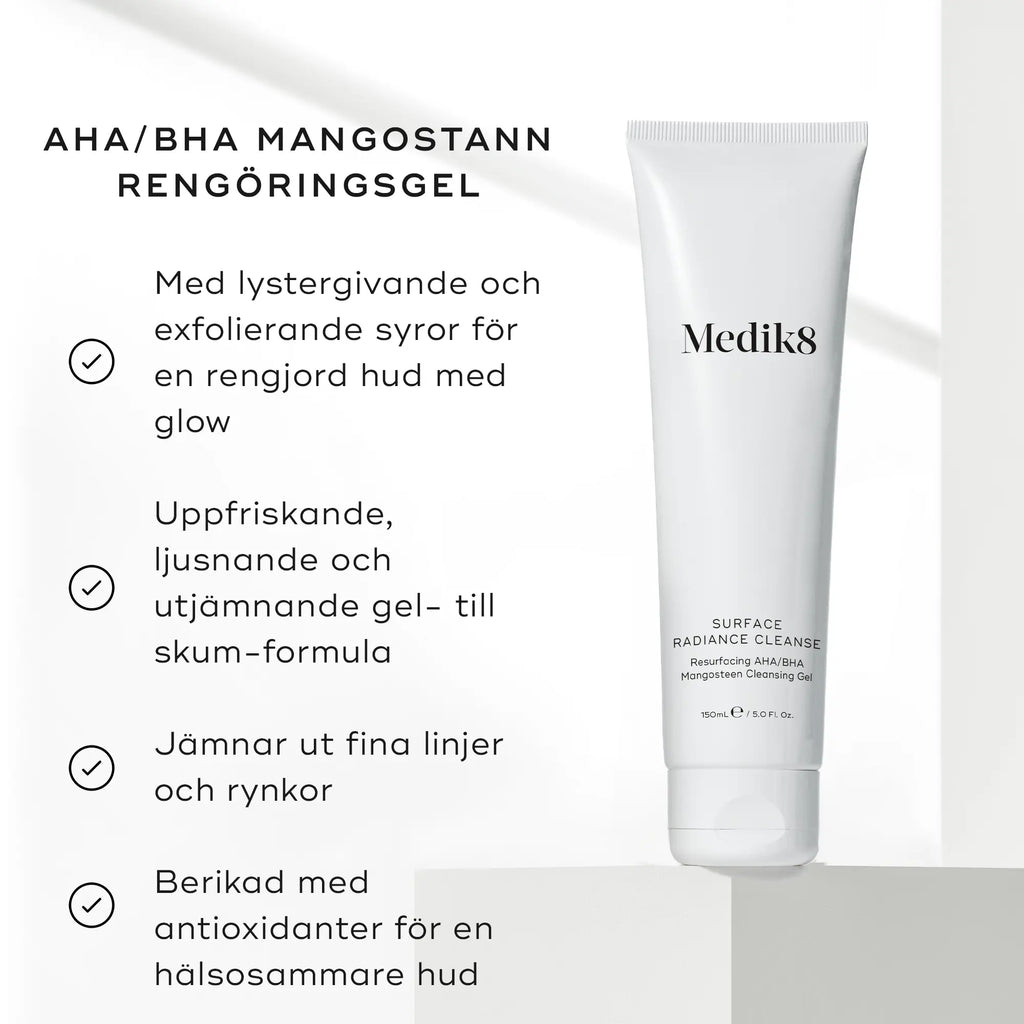 Produktbild av Medik8 Surface Radiance Cleanse med text om produktens fördelar, bland annat exfolierande syror och hudutjämnande egenskaper.