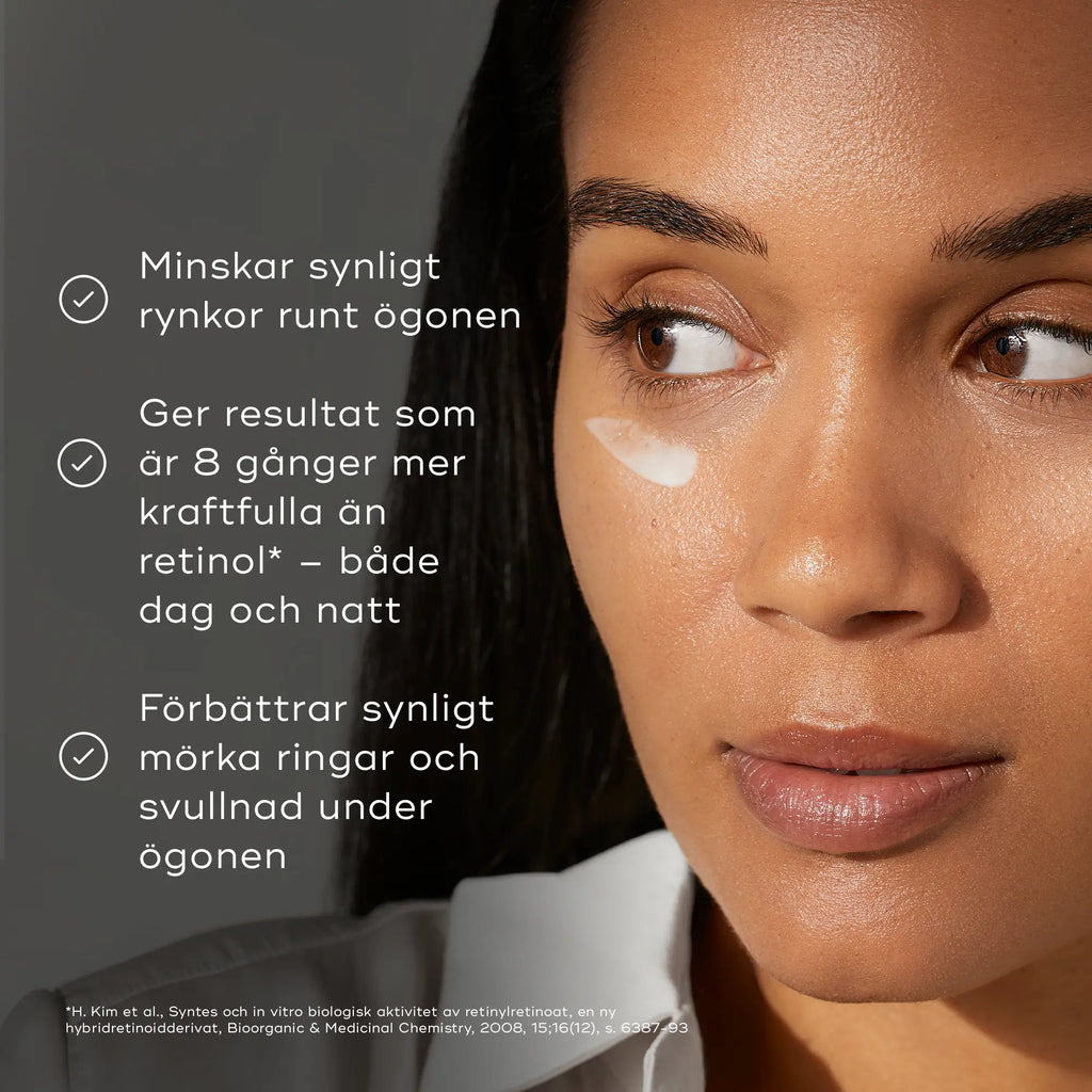 Bild av Medik8 r-Retinoate Day & Night Eye Serum där en person applicerar produkten under ögonen, med text om produktens fördelar, såsom minskning av rynkor och förbättring av mörka ringar.