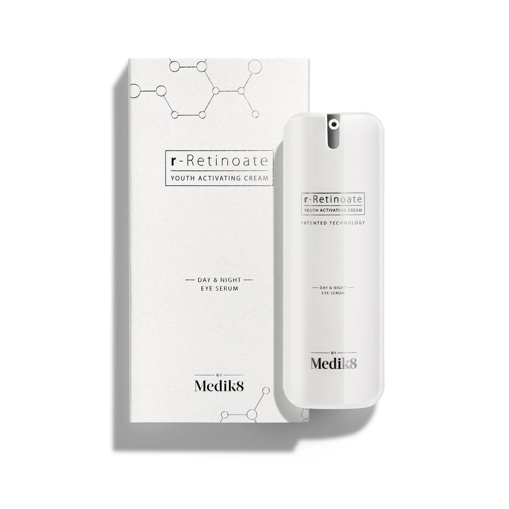 Produktbild av Medik8 r-Retinoate Day & Night Eye Serum i en kartongförpackning.