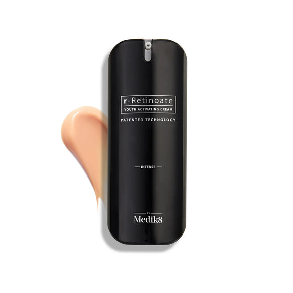 Produktbild av Medik8 r-Retinoate Intense, svart flaska med lite kräm utspridd i bakgrunden.-3