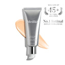 Tube med Crystal Retinal serum från Medik8 med en beige kräm bakom, markerar att det är ett högpresterande retinal-serum prisbelönt globalt för hudvård.