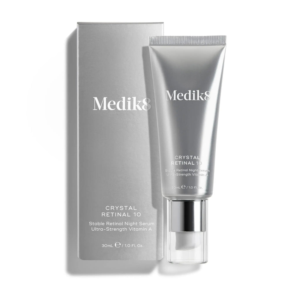 Produktbild av Medik8 Crystal Retinal 10 med originalförpackningen i bakgrunden.