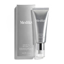 Produktbild av Medik8 Crystal Retinal 1 med originalförpackningen i bakgrunden.