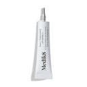 Daily Radiance Vitamin C Deluxe Sample 5ml i en vit tub med silverfärgat lock, ett serum och fuktighetskräm med C-vitamin för hudvård som ger lyster och skyddar.