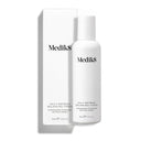 Vit flaska och förpackning av Medik8 Daily Refresh Balancing Toner, med minimalistisk design och svart text.