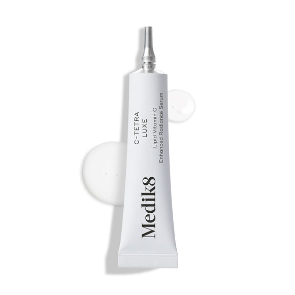 C-Tetra® Luxe (Lyxprov) serum från Medik8 i vit tub med text och transparent vätska i bakgrunden, hudvård som ger strålande resultat.-60