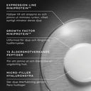 Närbild på Medik8 Liquid Peptides Advanced MP:s aktiva ingredienser, inklusive expression line miniprotein, growth factor miniprotein, 13 åldersmotverkande peptider och micro-filler hyaluronsyra. Bakgrunden har en metallisk struktur.