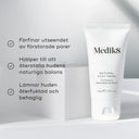 Produktbild av Medik8 Natural Clay Mask, en vit tub stående på en ljus yta, tillsammans med text om produktens fördelar.