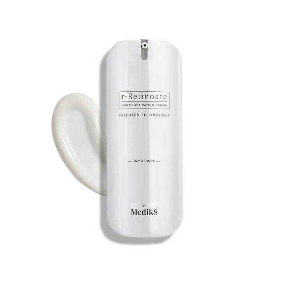 Produktbild av Medik8 r-Retinoate Day & Night, vit flaska med lite kräm utspridd i bakgrunden.-25